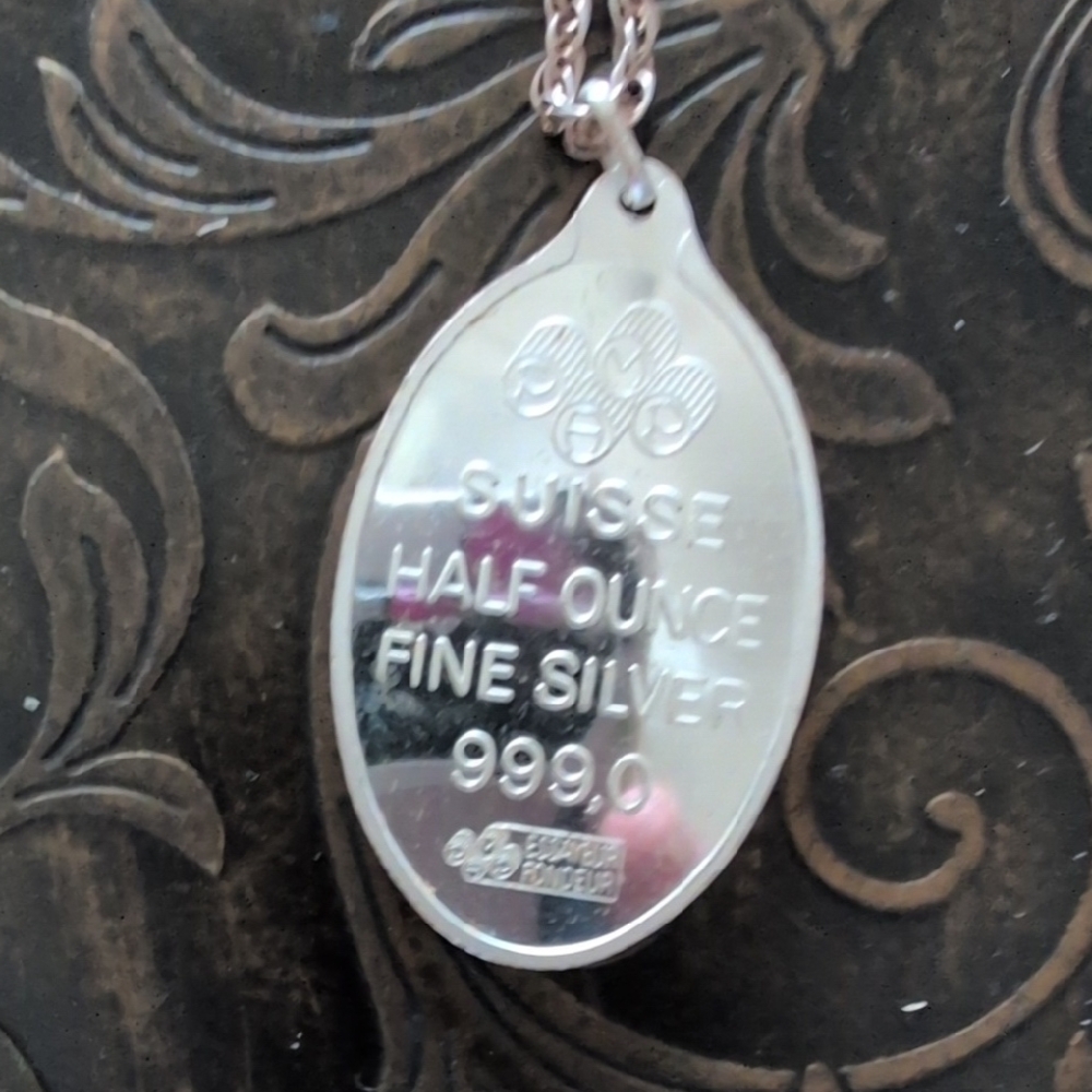 Silver Cameo Pendant Necklace Artistic Design - Picture 2 of 5